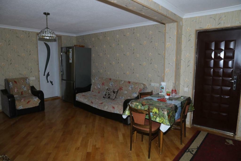 Nana'S Apartment Kutaisi Exteriör bild
